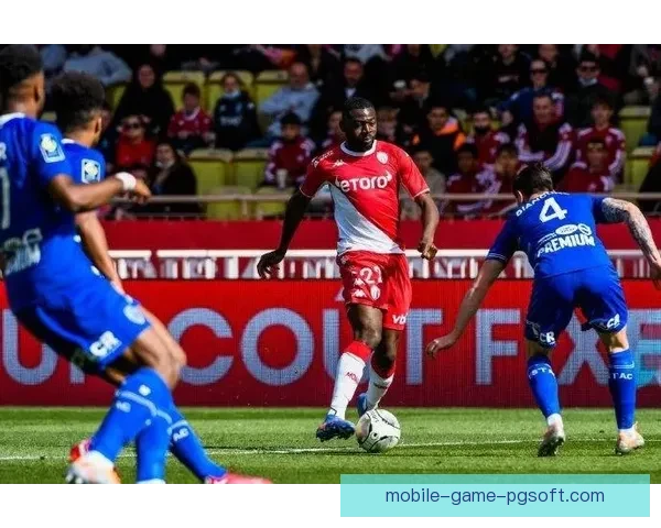 AC米兰经过长时间谈判成功以2000万欧元签下摩纳哥法国中场优素福福法纳